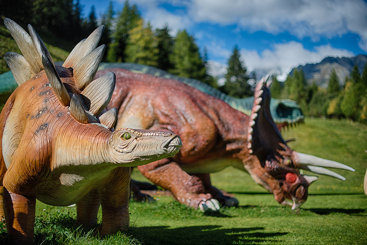 Figury dinozaurów, Park rozrywki, Figura stegozaur, Figura Triceratops, Ogromne repliki dinozaurów